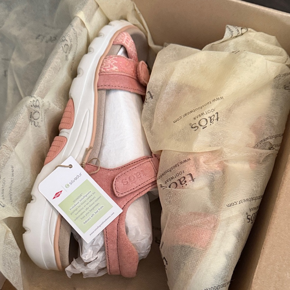 Taos Footwear Pink Sandals